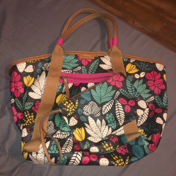 Purse w/ matching wristlet - Picture 1 of 1